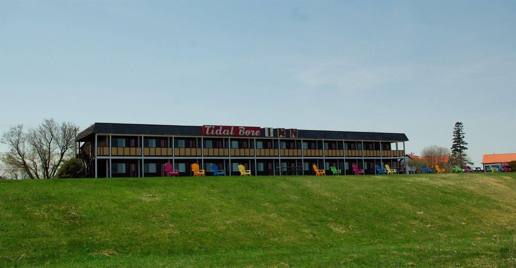 Tidal Bore Inn Truro Exterior photo