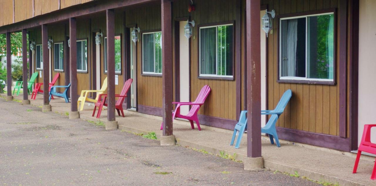 Tidal Bore Inn Truro Exterior photo